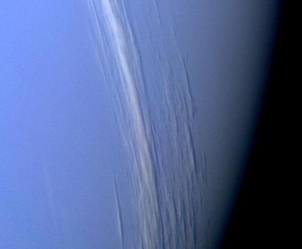 孤独的探索者:NASA探测器接近太阳系边缘