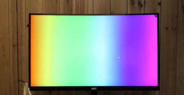电脑屏幕一直闪烁各种颜色解决方法